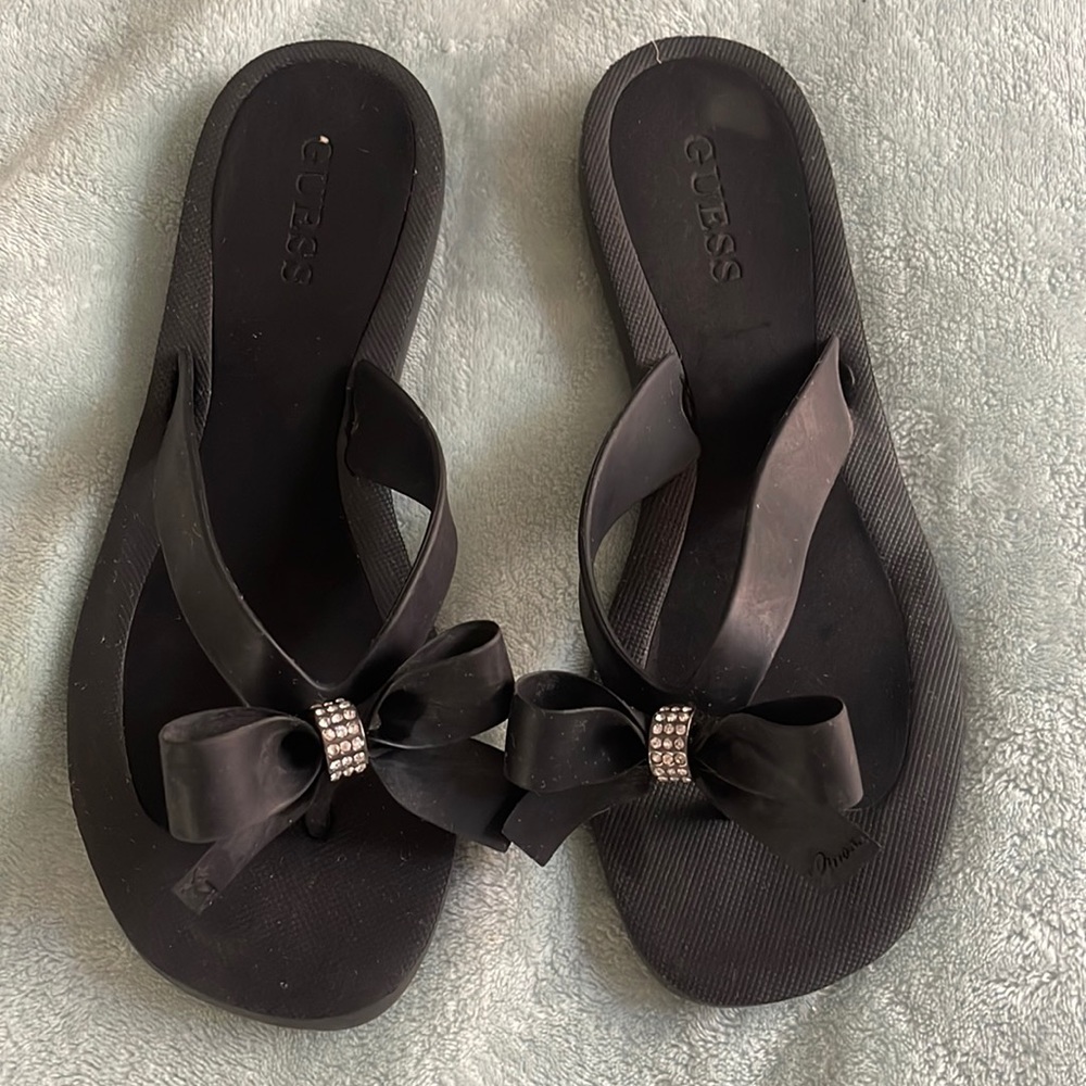 Guess bow flip flops